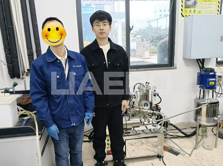 江西某技術(shù)研究院有限公司，1L實(shí)驗(yàn)室砂磨機(jī)調(diào)試成功